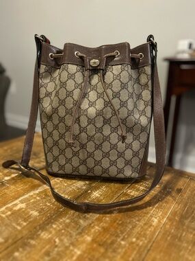 Authentic Gucci Brown GG Supreme Drawstring Crossbody Bucket Bag vintage